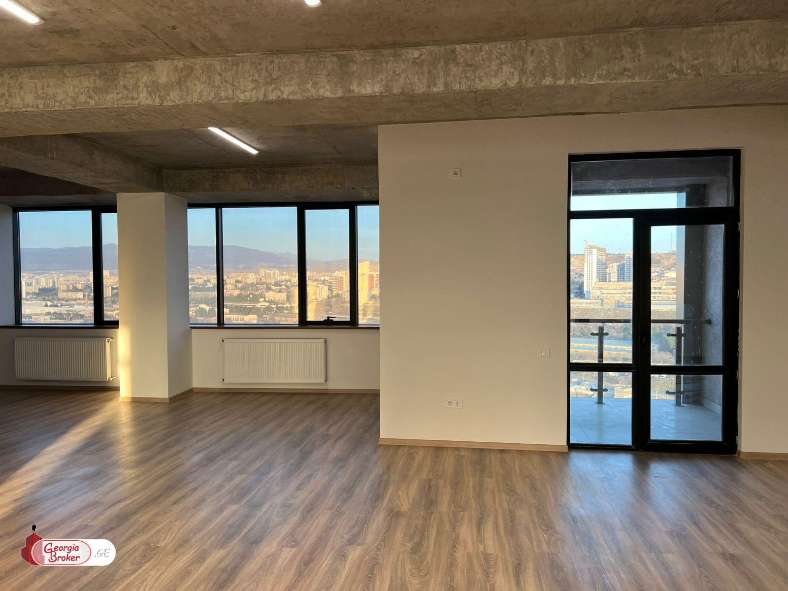 продается квартира с новым ремонтом 6-комнат